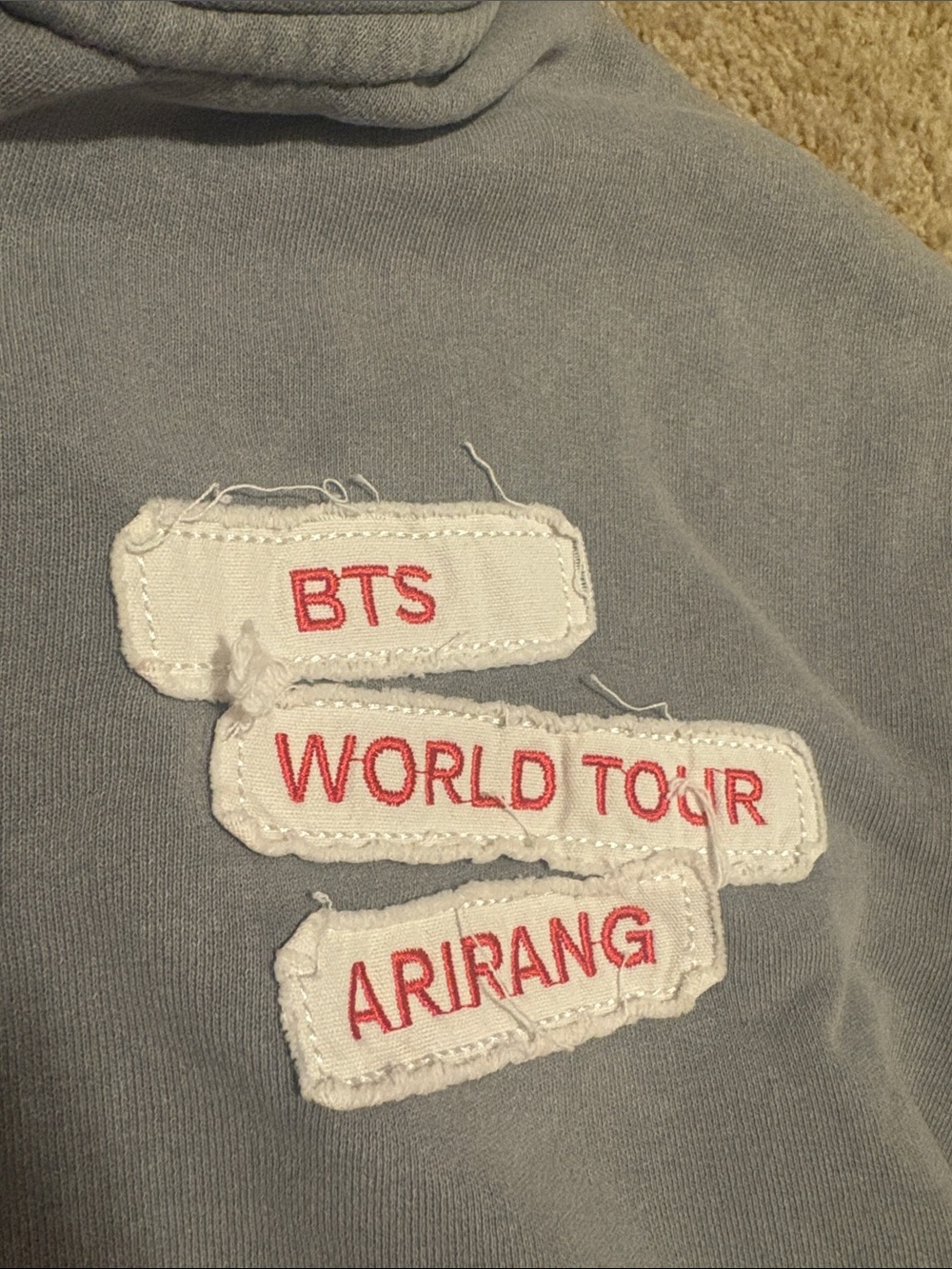 BTS - ARIRANG Tour Hoodie - size Large - Picture 2 of 5